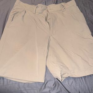 Under Armour super soft khaki shorts
